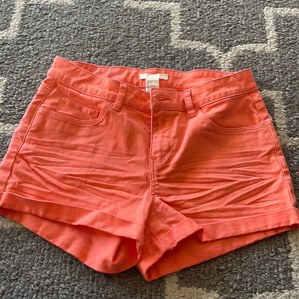 size 4 coral shorts form H&M